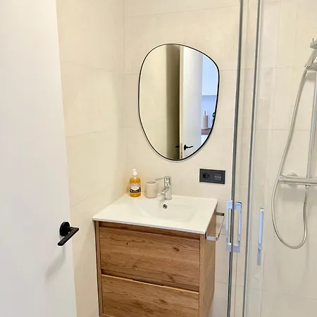 18th Floor Center Riscal Apartment