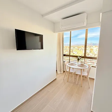 18th Floor Center Riscal Apartment *