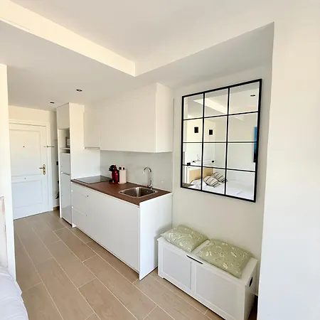 18th Floor Center Riscal Apartment